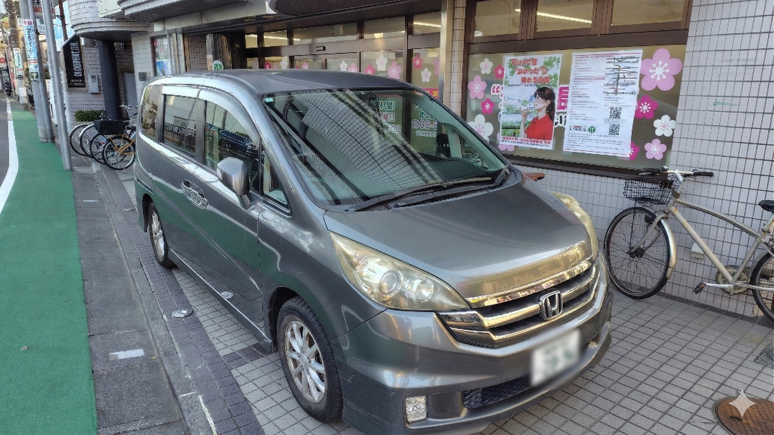 送迎業務で実際に運転する、7〜8人乗りの身近なサイズの送迎車両